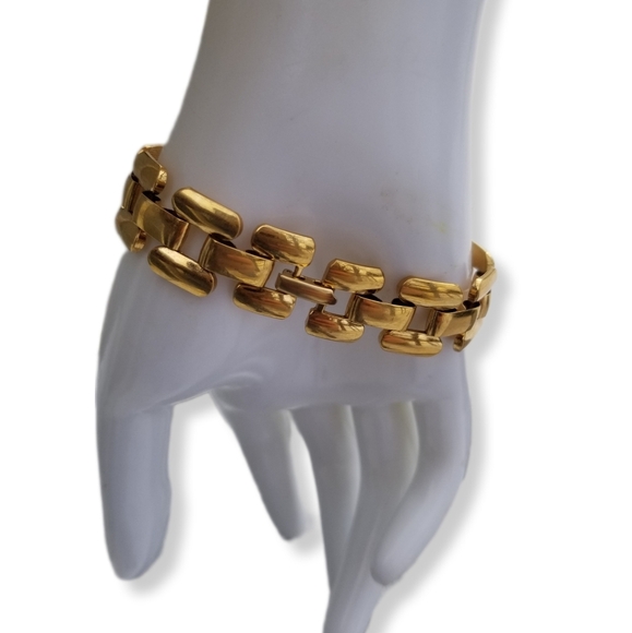 NAPIER VINTAGE GOLDTONED PANTHER LINK CHAIN BRACELET - Picture 3 of 10